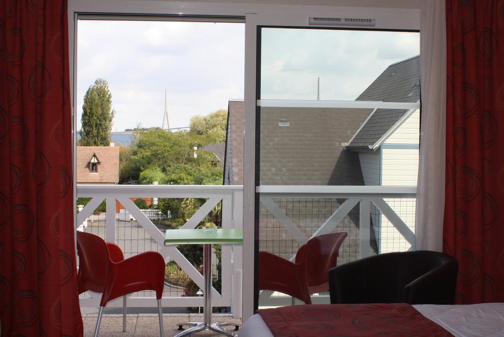 Contact Hotel - Motel Les Bleuets & Spa La Riviere-Saint-Sauveur Bilik gambar